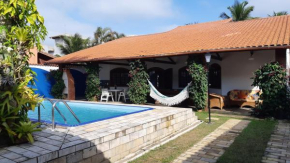 Casa a 100m da Praia com Piscina, Churrasqueira e Sinuca situada em Condomínio